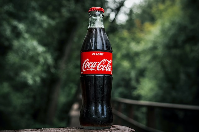 Газированный напиток Coca-Cola